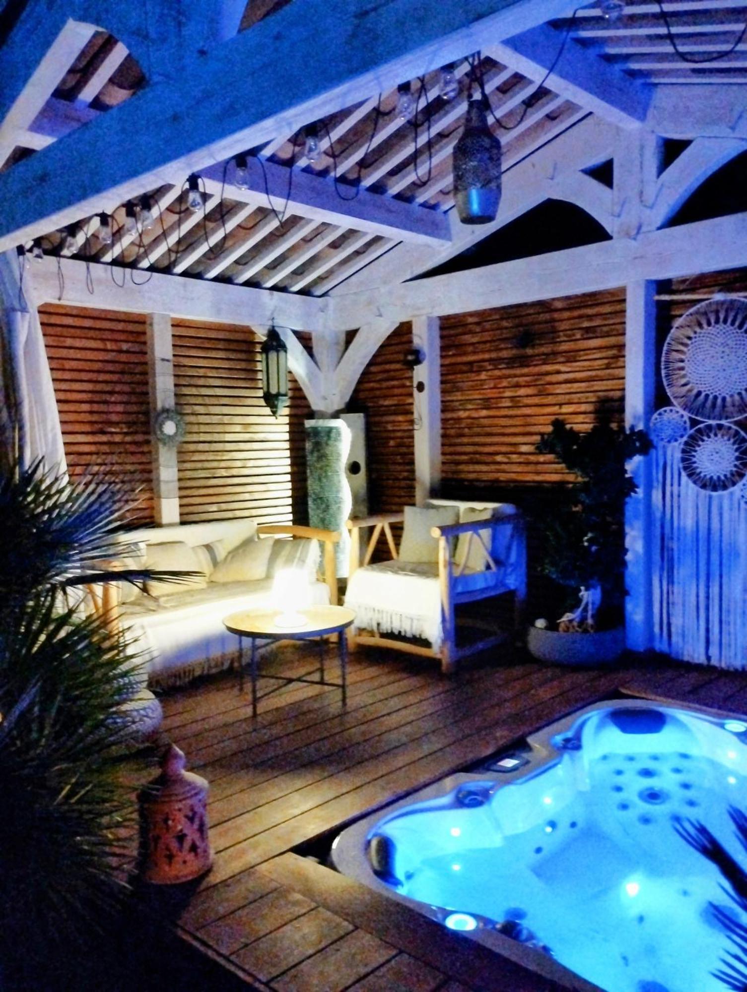 La Chabertine Bed & Breakfast Gareoult Bagian luar foto