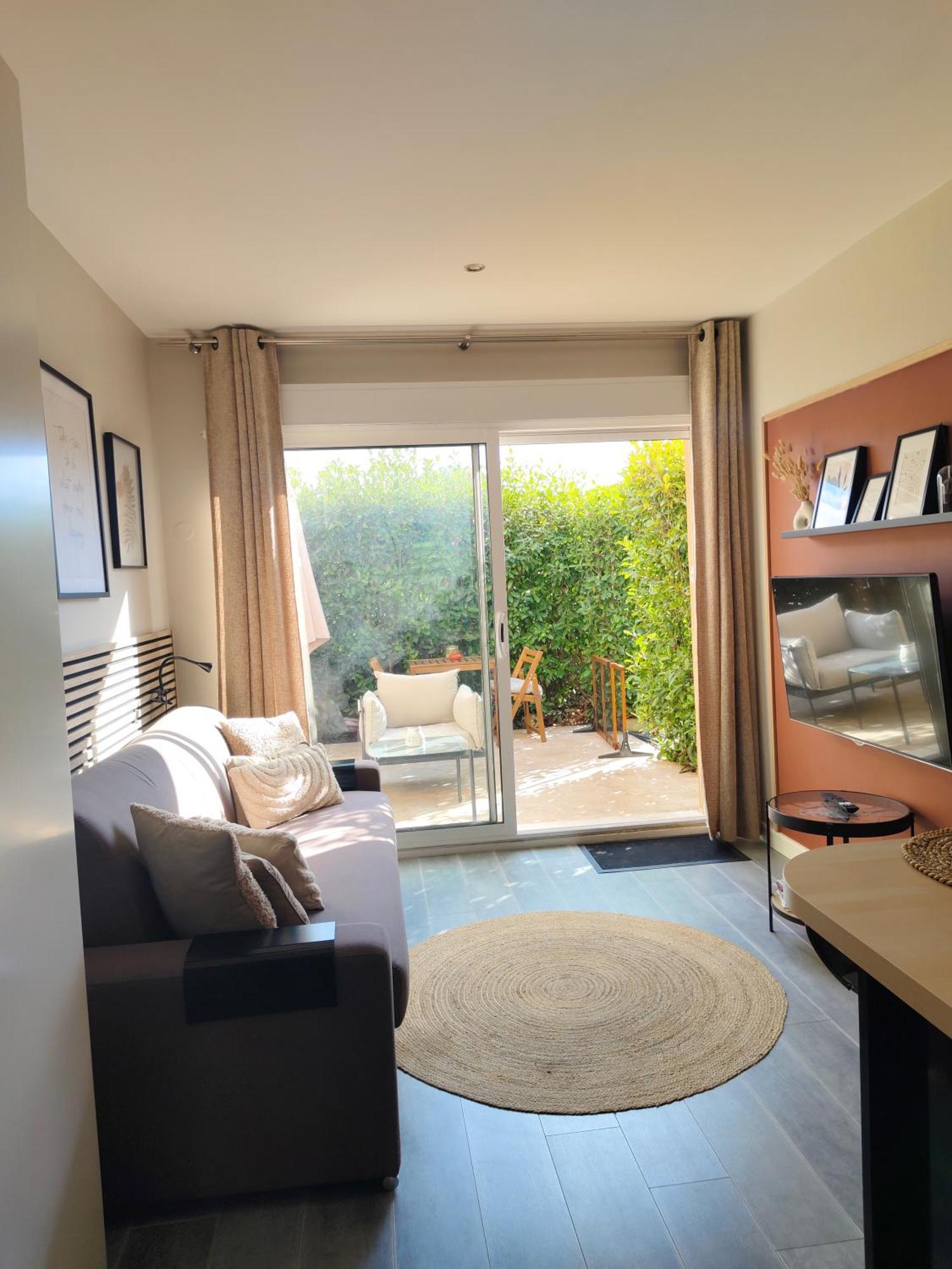 La Chabertine Bed & Breakfast Gareoult Bagian luar foto
