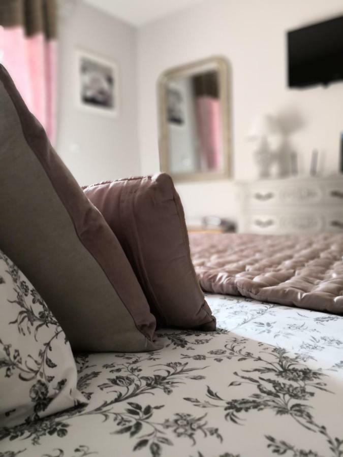 La Chabertine Bed & Breakfast Gareoult Bagian luar foto